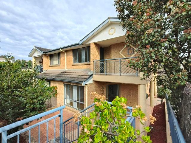Townhouse for rent in Sydney, New South Wales