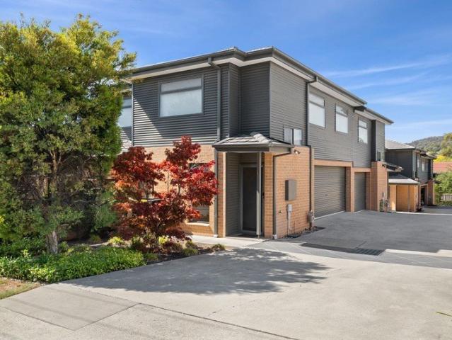 Townhouse for sale in Queanbeyan West, Queanbeyan