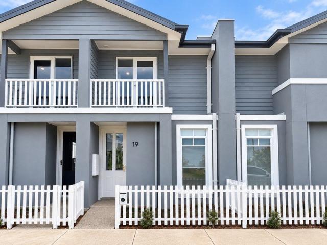 Townhouse for rent in Carter Place, Geelong