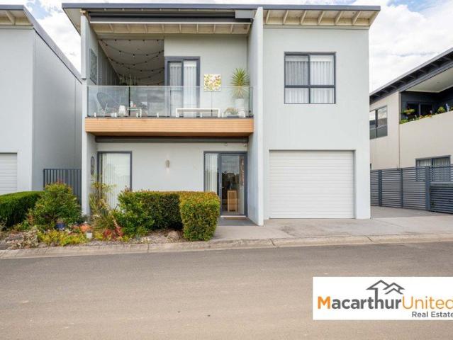 Villa for sale in Sydney, New South Wales