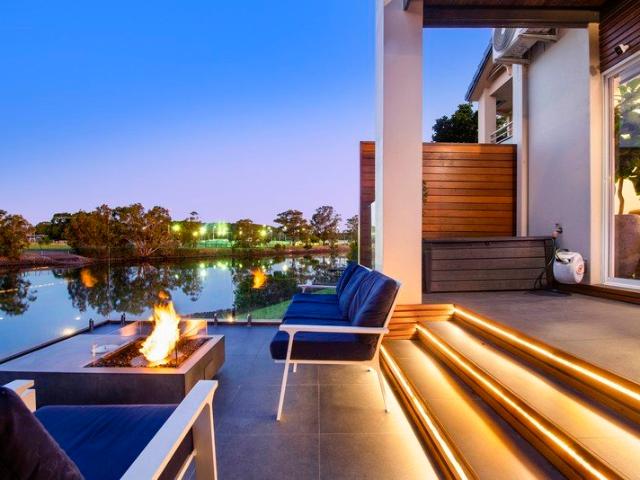 Townhouse for sale in Mermaid Waters, Gold Coast City