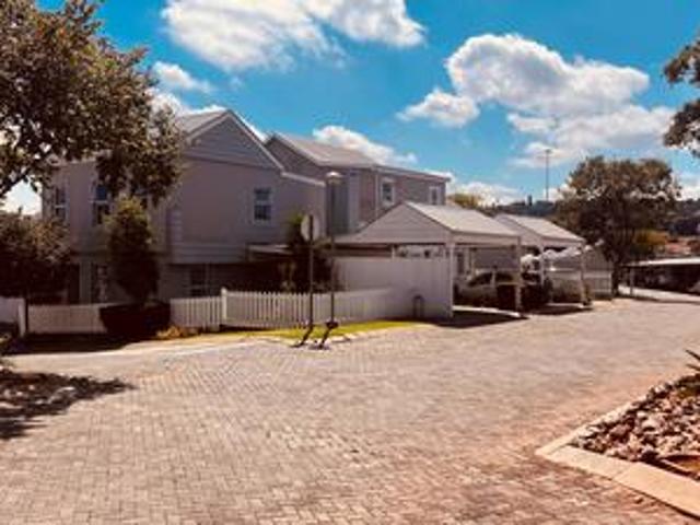 Townhouse for sale in Waterkloof, Gauteng