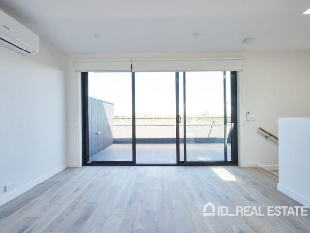 Townhouse for rent in Yarraville Place, Melbourne