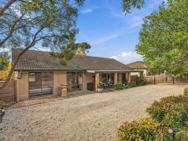 House for rent in Mooroolbark Heights Estate, Melbourne