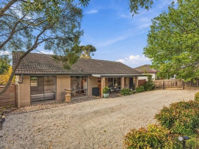 House for rent in Mooroolbark Heights Estate, Melbourne