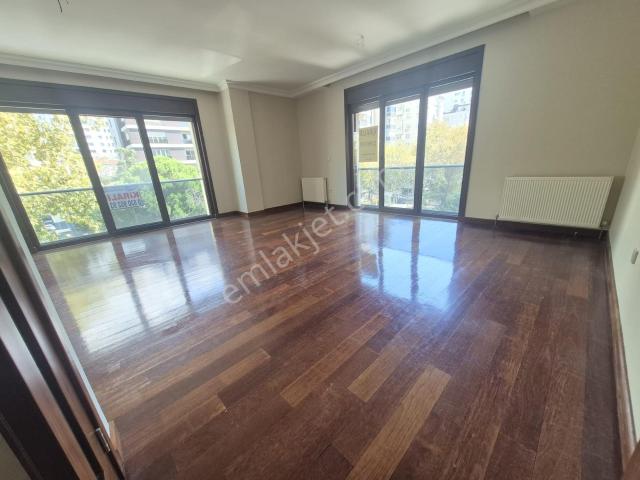 Kadiköy, İstanbul içerisinde kiralık mülk