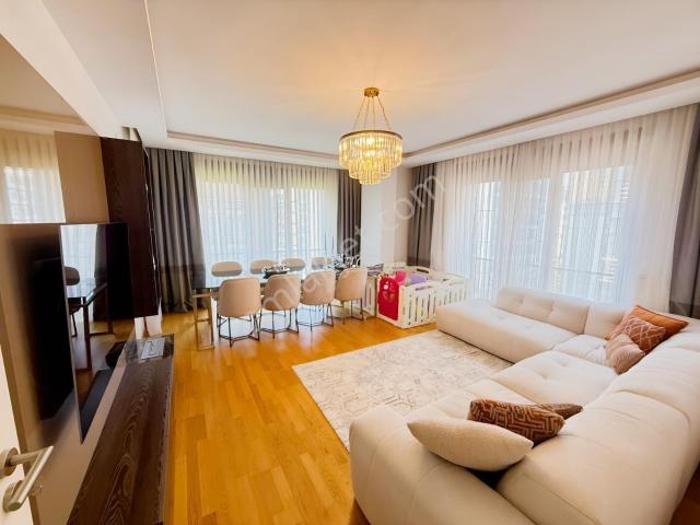 Kadiköy, İstanbul içerisinde kiralık mülk