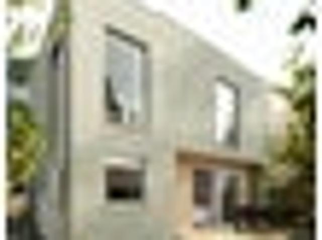 Townhouse for sale in Chaslands, Canterbury