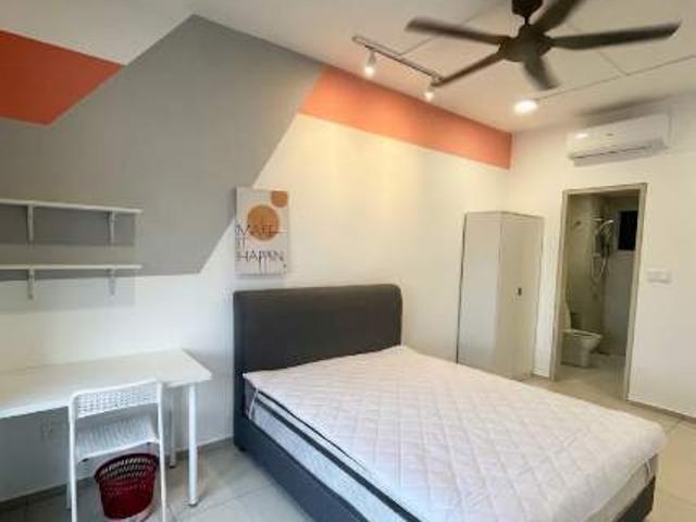 Room for rent in Petaling, Alam Impian