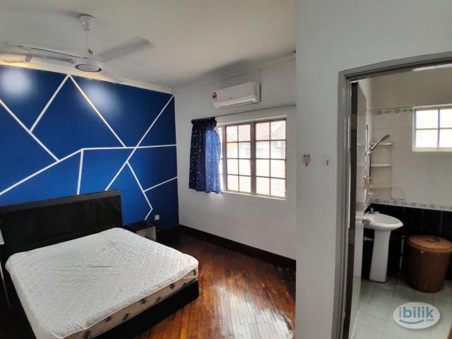 Room for rent in Petaling, Alam Impian