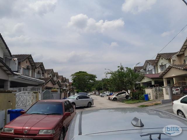 Room for rent in Petaling, Alam Impian