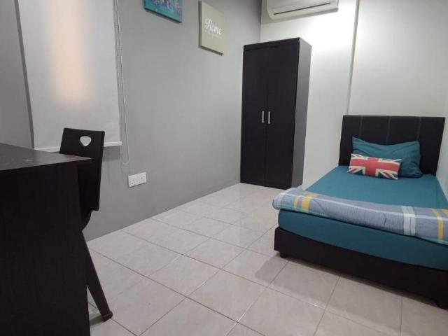 Room for rent in Petaling, Alam Impian