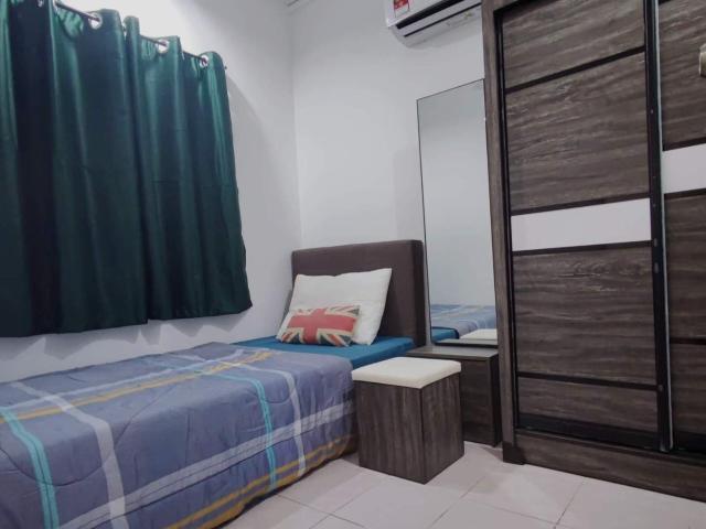 Room for rent in Petaling, Alam Impian