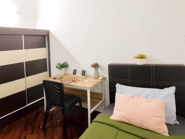 Room for rent in Petaling, Alam Impian