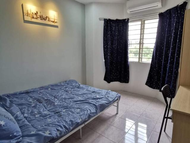 Room for rent in Petaling, Alam Impian