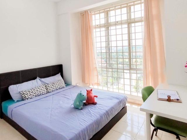 Room for rent in Petaling, Alam Impian