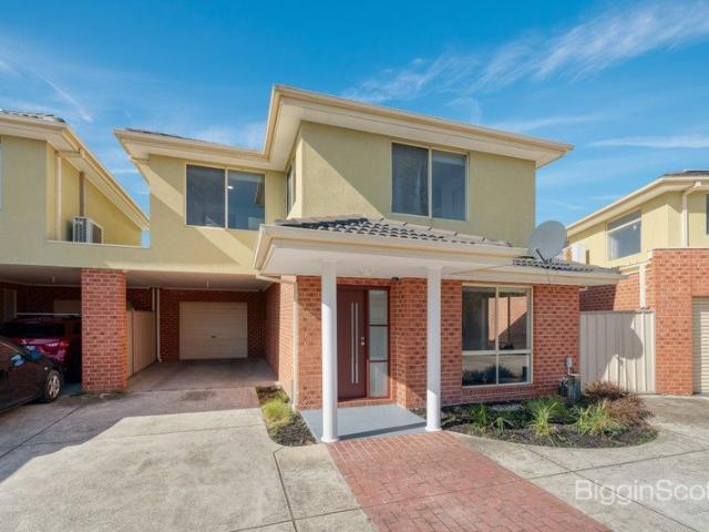 Townhouse for sale in Camerons Creek, Victoria