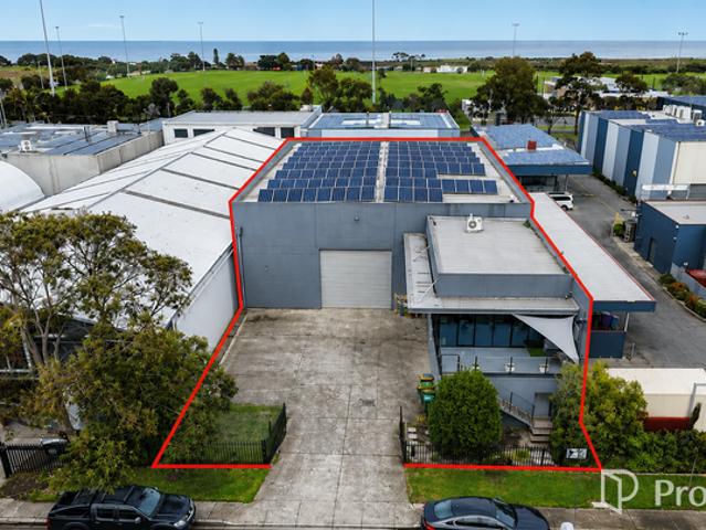 Warehouse for rent in Williamstown North, Melbourne