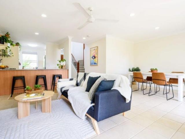 Townhouse for sale in Ashmore City