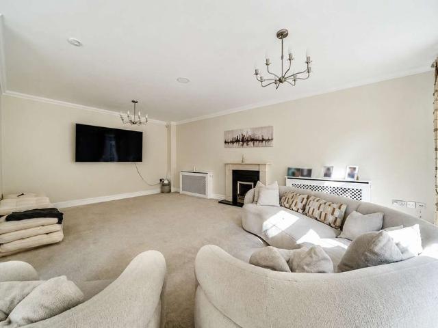 House for rent in Sunningdale, Windsor and Maidenhead