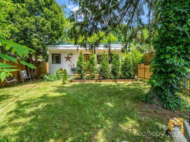 House for sale in Hendersonville