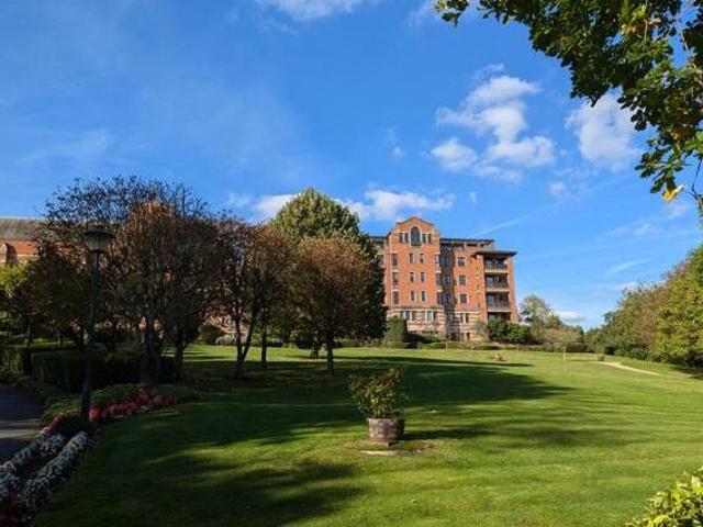 House for sale in Greater London