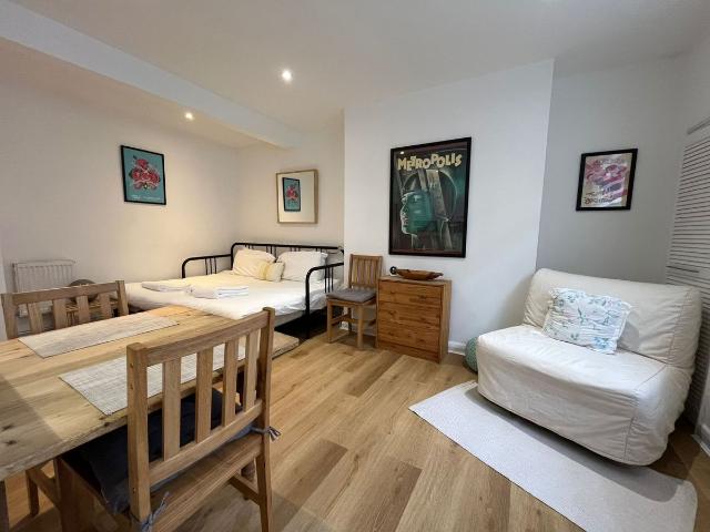 Studio for rent in Kemptown, Brighton & Hove