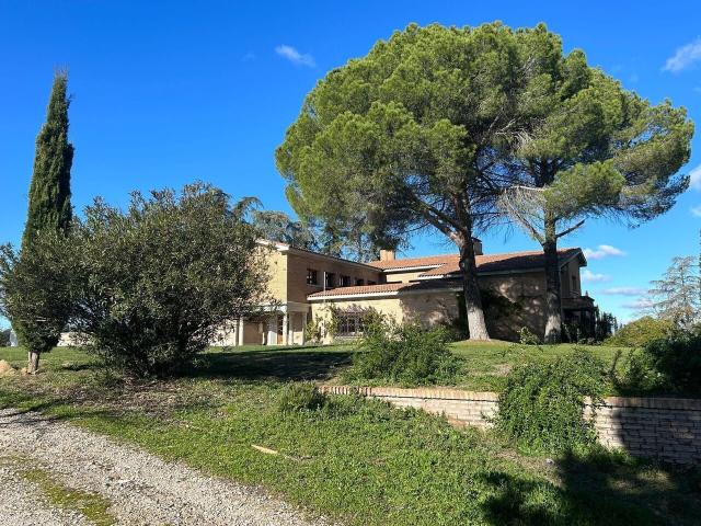 Terreno en venta en Sevilla La Nueva, Madrid