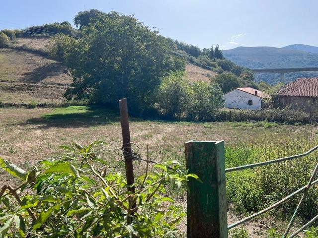 Terreno en venta en Bárcena De Pie De Concha, Cantabria