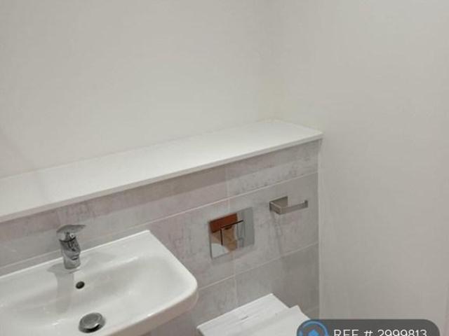 Apartment for rent in Daws Hill, Cressex