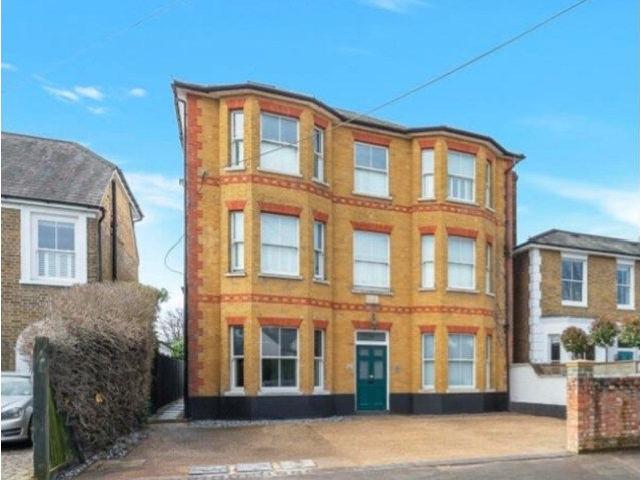 Studio for rent in Weybridge, Elmbridge