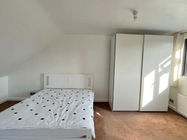 Room for rent in Thames View, Greater London
