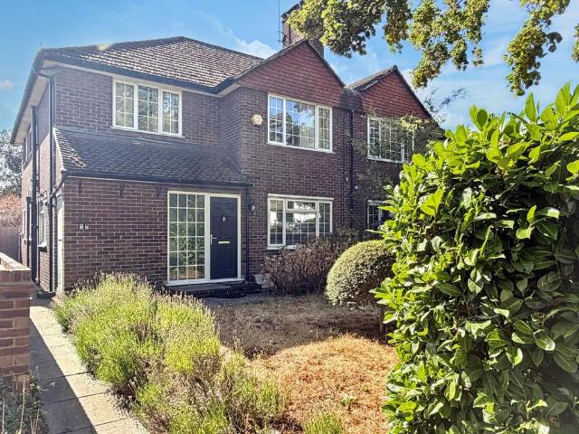 Apartment for rent in Blackhills, Surrey
