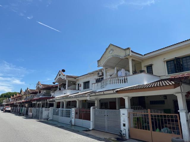 Townhouse for sale in Malaka
