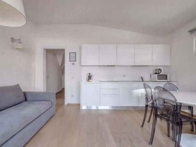 Appartamento in affitto a Municipio 9, Milano