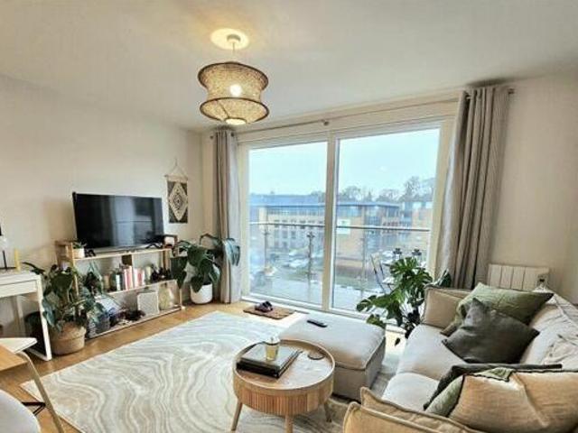 House for sale in Heol-las, Surrey