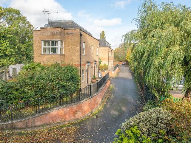 House for rent in Thames Ditton, Elmbridge