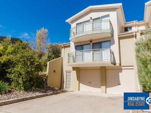 Townhouse for rent in Jindabyne, New South Wales