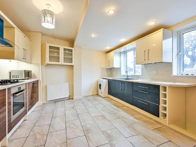 Apartment for rent in Blackhills, Surrey