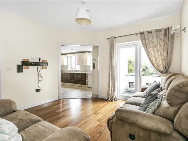 Apartment for rent in Blackhills, Surrey
