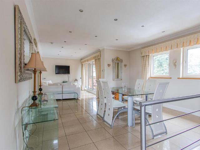 Apartment for rent in Falcon Lodge, Wales