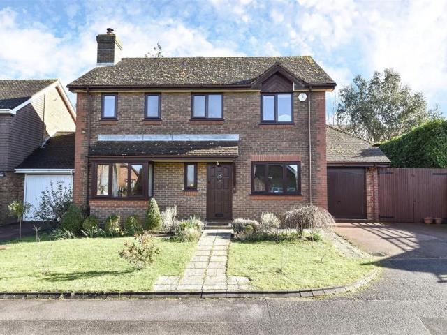 House for rent in Pachesham Park, Surrey
