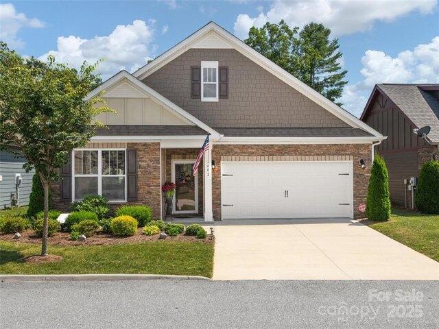 House for sale in Flat Rock