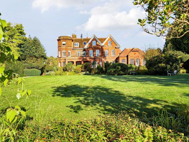 Apartment for rent in Shalford, Guildford