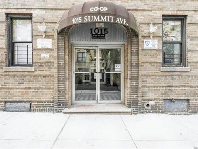 Property for sale in The Bronx, Arverne
