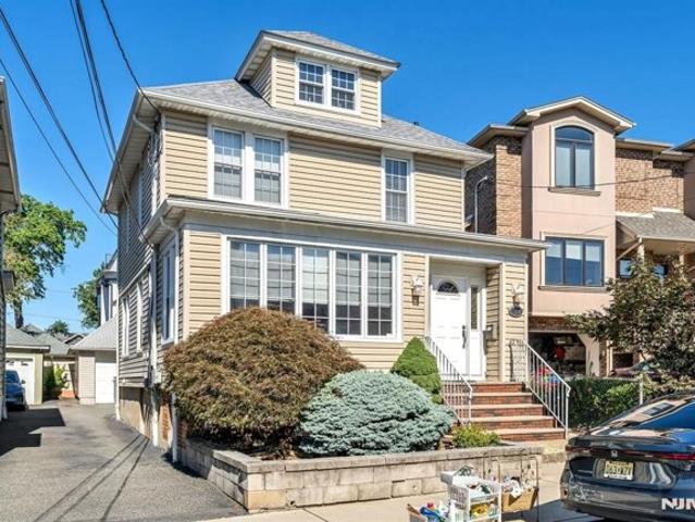 House for sale in Cliffside Park, New Jersey