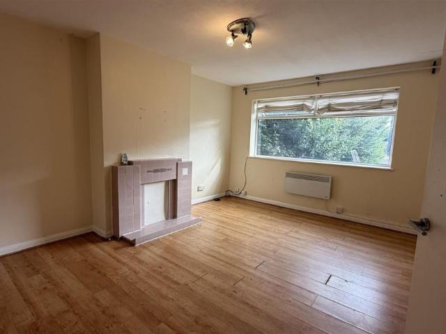 Apartment for rent in South Stanmore, Greater London