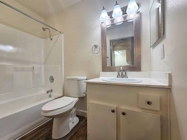 Apartment for rent in Lakeside
