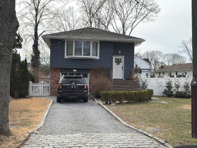 House for sale in Smithtown, New York