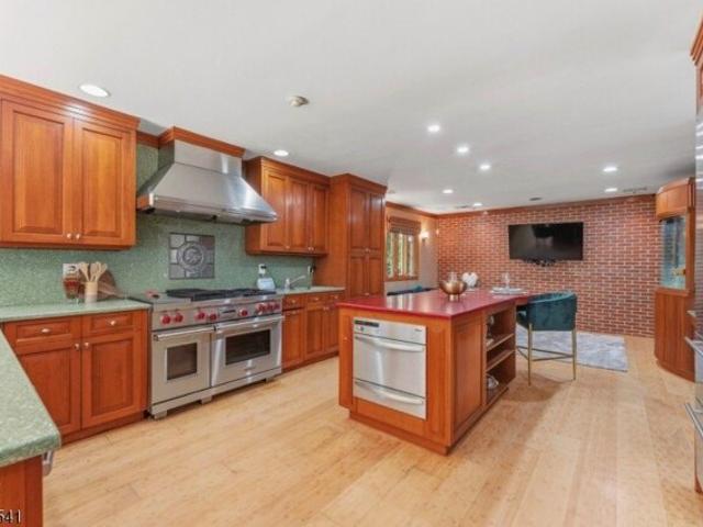 House for sale in Mountainside, New Jersey